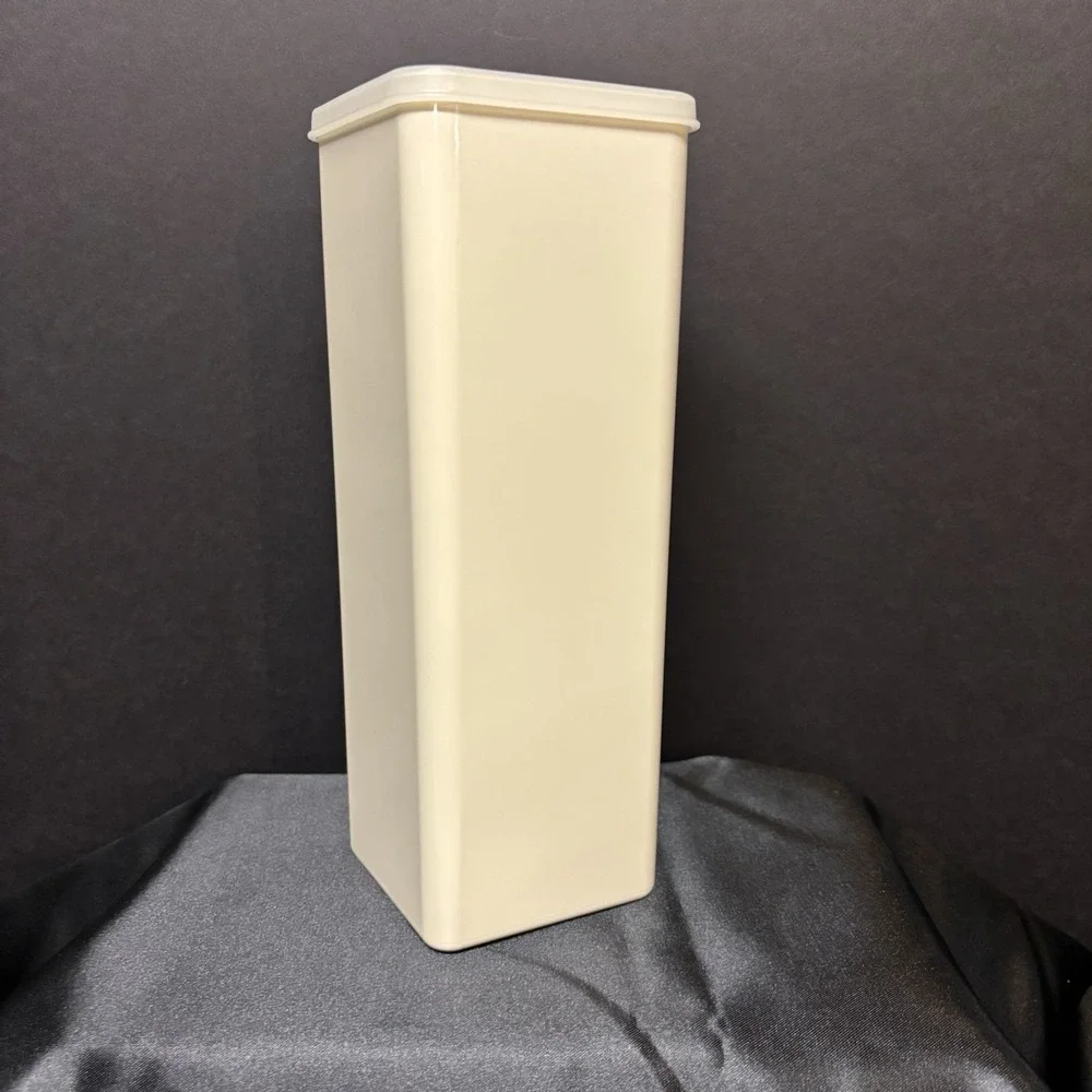 Vintage Tupperware Cheese Cracker Keeper 1687-1 USA w/ lid and‎ tray